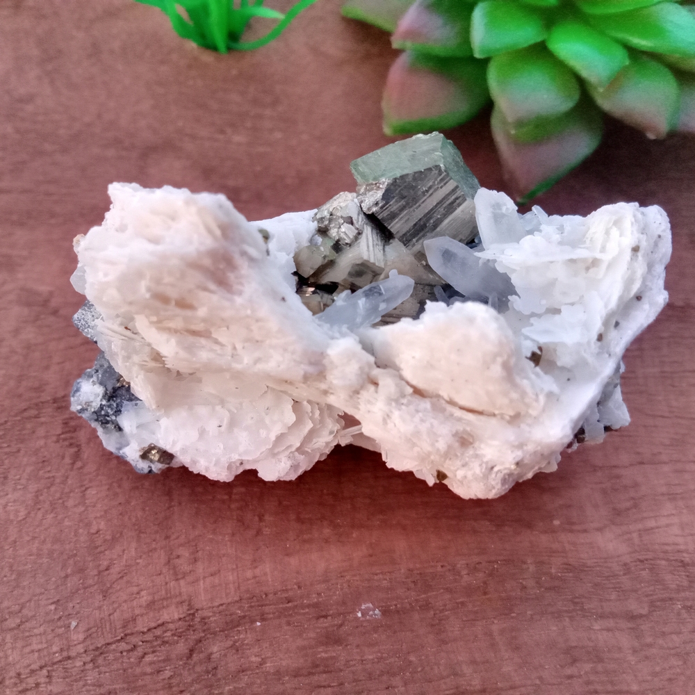 Elegant White and Silver Decorative Stone - Picture 11 of 14